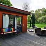 Cottage Mit Pool Und Grossem Garten