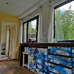 Cottage Mit Pool Und Grossem Garten