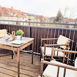 Stilvolles Apartment Mit 2 Schlafzimmern & Balkon - Nahe Flughafen, Porsche Und Messe