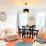 Stilvolles Apartment Mit 2 Schlafzimmern & Balkon - Nahe Flughafen, Porsche Und Messe