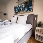 ° Charming Central 24/7 Serviced Apartment °