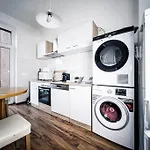 • Central 3 Bedroom Apt. Close To The Arena And Stadium *Up To 8 People*