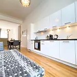 Grosse 3-Raum Luxus-Unterkunft Mit 2 Baedern, Waschtrockner & Kostenfreier Tiefgarage In Innenstadtnaehe