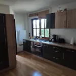 Ferienwohnung Mit 123Qm Fuer 8 Personen Mit Sehr Grossem Garten, Einfache Innen-Ausstattung
