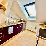 Fantastische Dachgeschosswohnung In Connewitz Nahe Karli - Platz Fuer Bis Zu 5 Personen - Tolle Lage Und Oeffentliche Verkehrsmittel