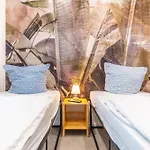 Big Apartments, Big Bathrooms, Single Beds, Perfect For Groups