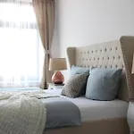 Leon Apartments