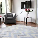 Leon Apartments