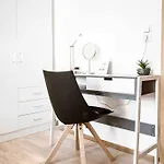 Top Moderne Wohnung In Leipziger Altbau - Netflix Inklusive