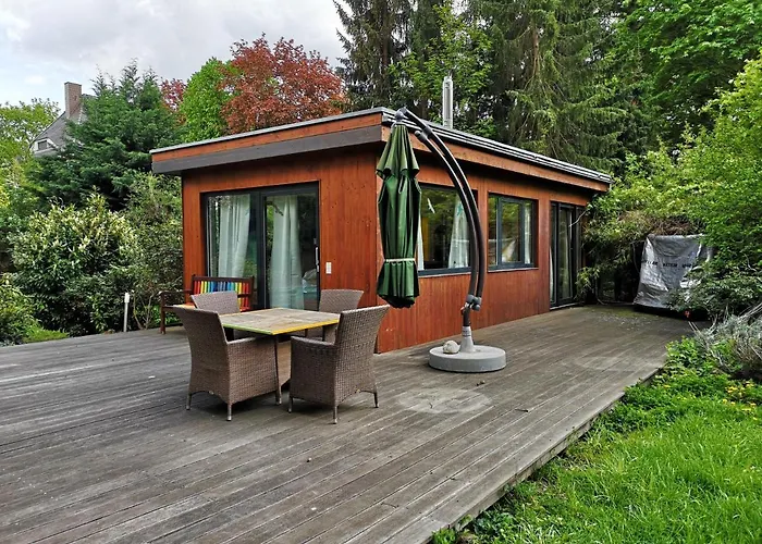 Cottage Mit Pool Und Grossem Garten