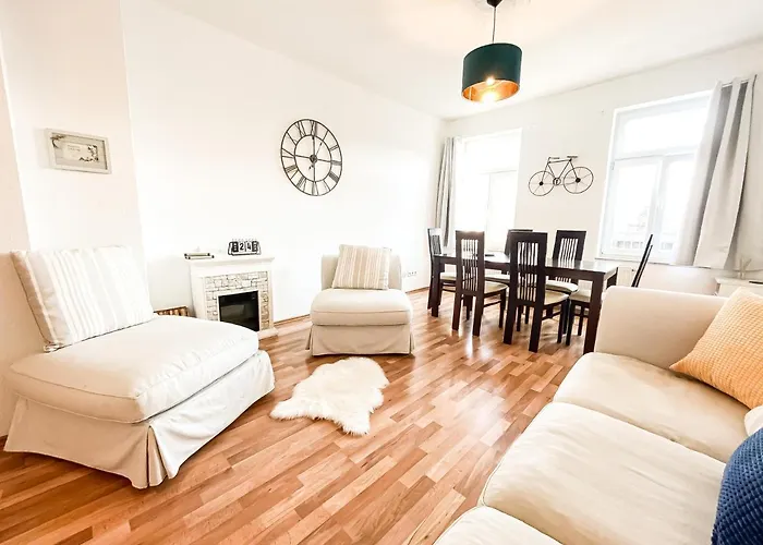 Stilvolles Apartment Mit 2 Schlafzimmern & Balkon - Nahe Flughafen, Porsche Und Messe