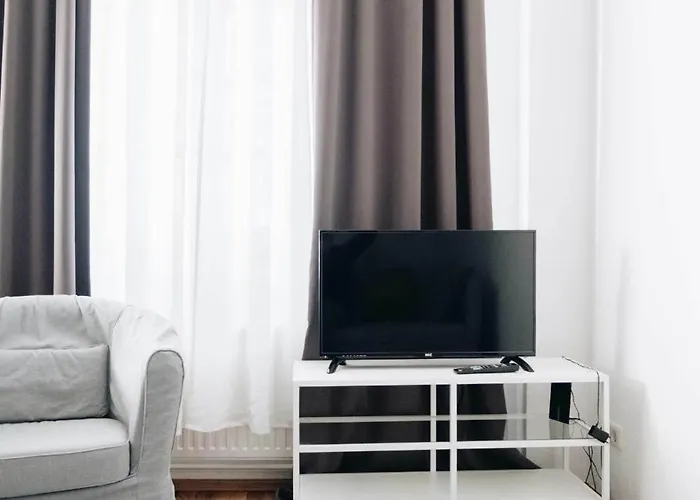 Grosse Zwei Zimmer Wohnung Mit Balkon