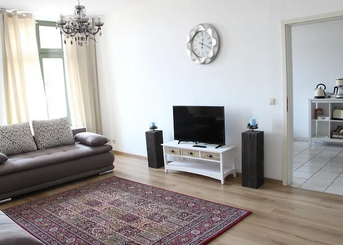 Leon Apartments