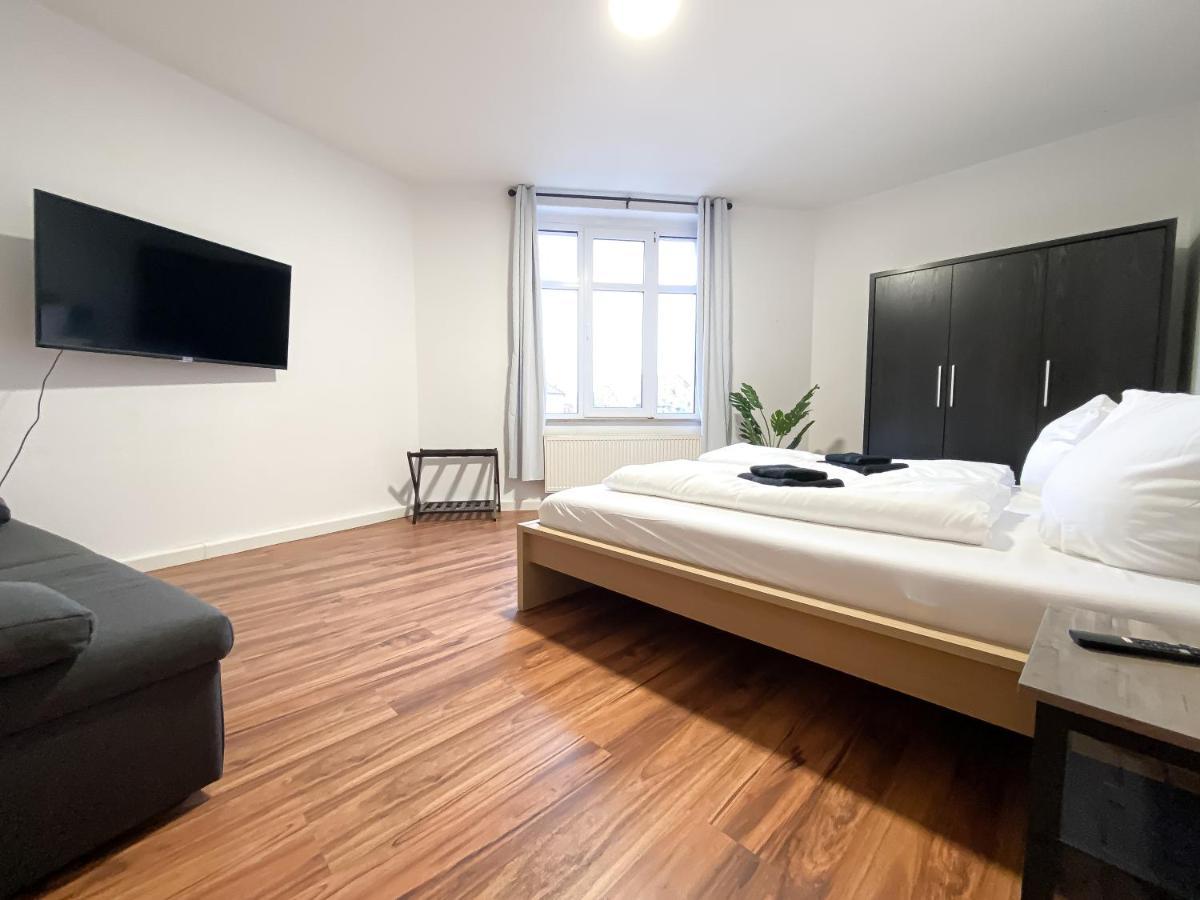 Komfortables Nah An Porsche & Flughafen - Schreibtisch, Sehr Schnelles Internet & Queensize-bett Leipzig