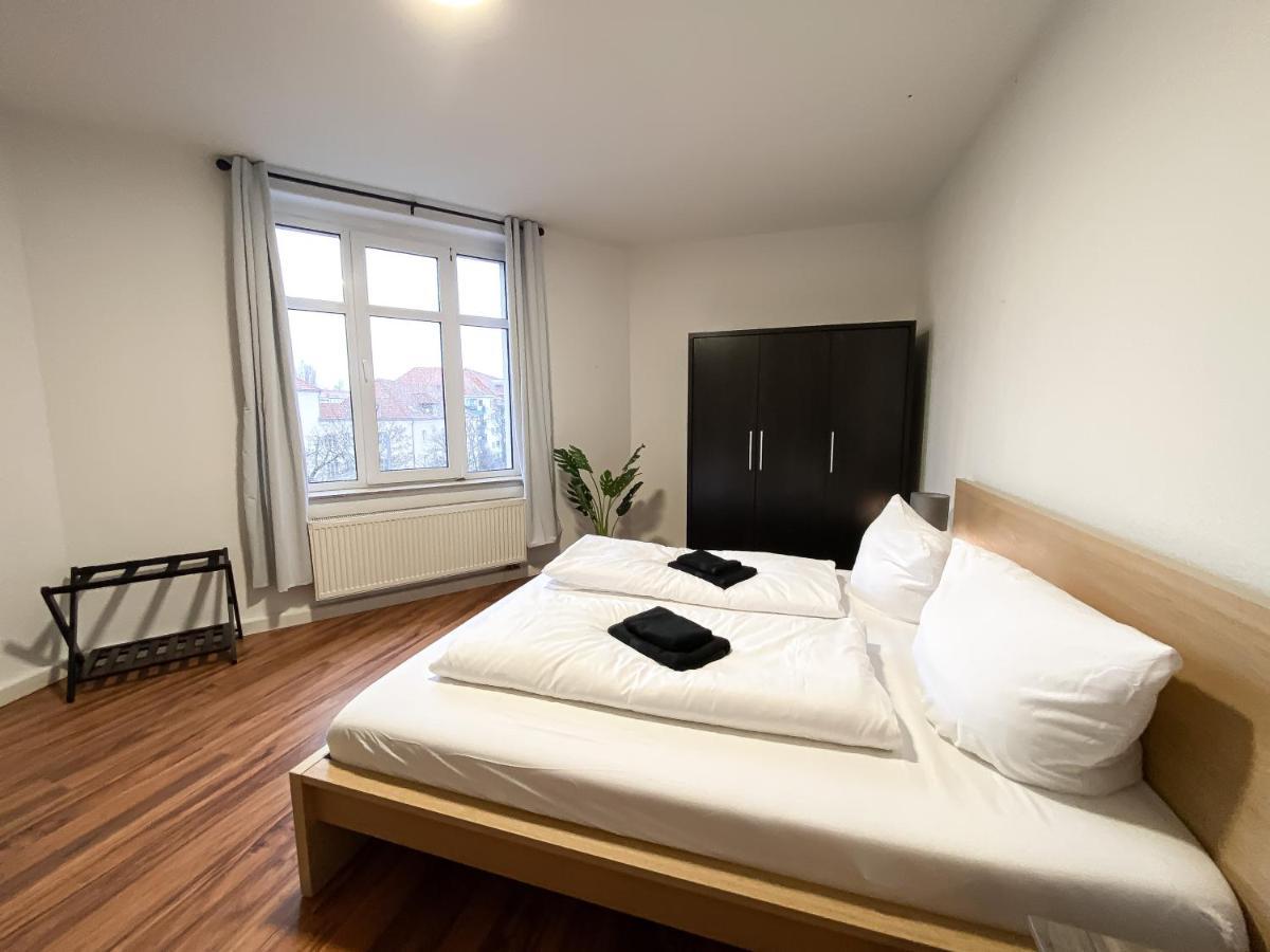 Komfortables Nah An Porsche & Flughafen - Schreibtisch, Sehr Schnelles Internet & Queensize-bett Appartement