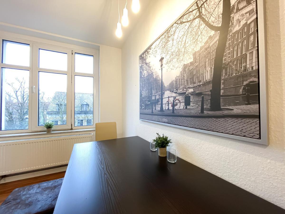 Komfortables Nah An Porsche & Flughafen - Schreibtisch, Sehr Schnelles Internet & Queensize-bett Appartement