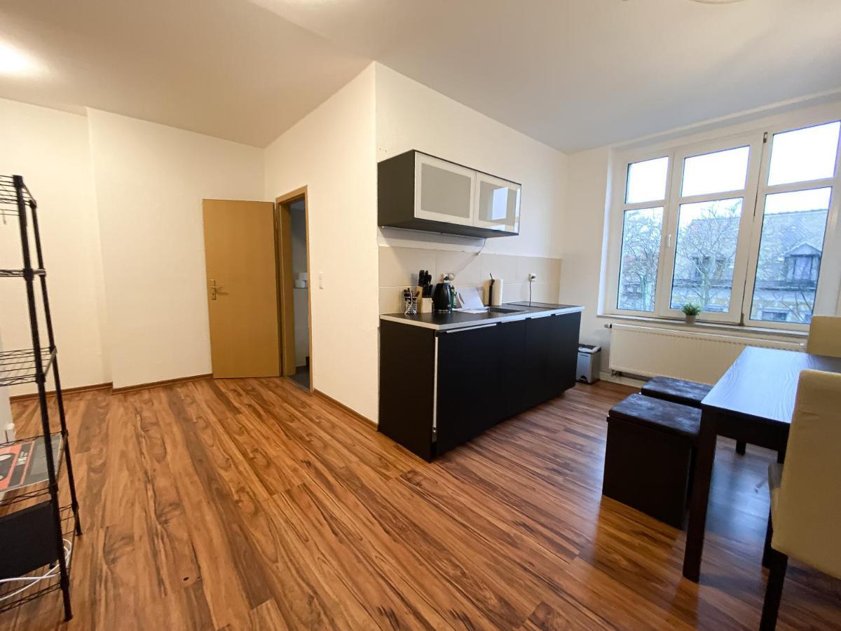 Komfortables Nah An Porsche & Flughafen - Schreibtisch, Sehr Schnelles Internet & Queensize-bett Appartement *