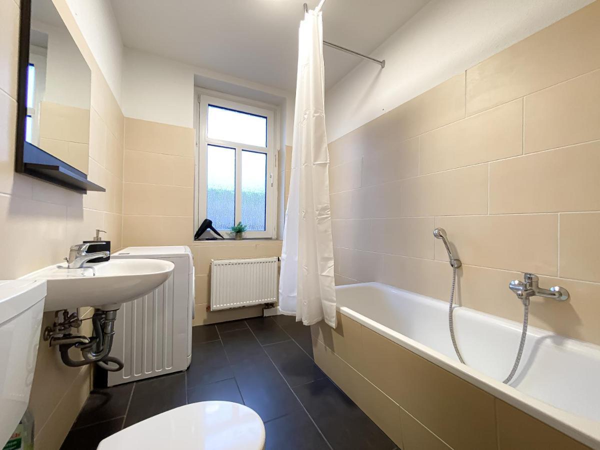 Appartement Komfortables Nah An Porsche & Flughafen - Schreibtisch, Sehr Schnelles Internet & Queensize-bett *