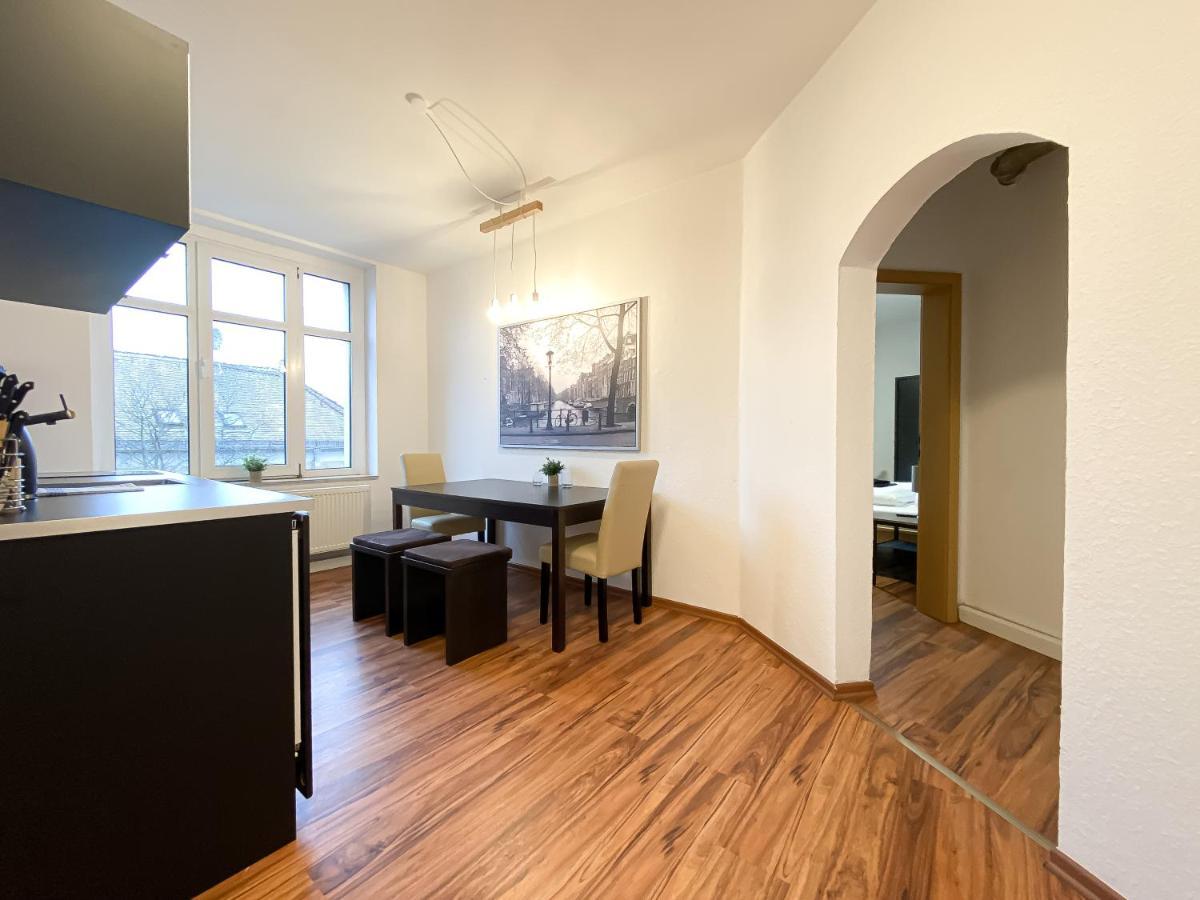 Appartement Komfortables Nah An Porsche & Flughafen - Schreibtisch, Sehr Schnelles Internet & Queensize-bett