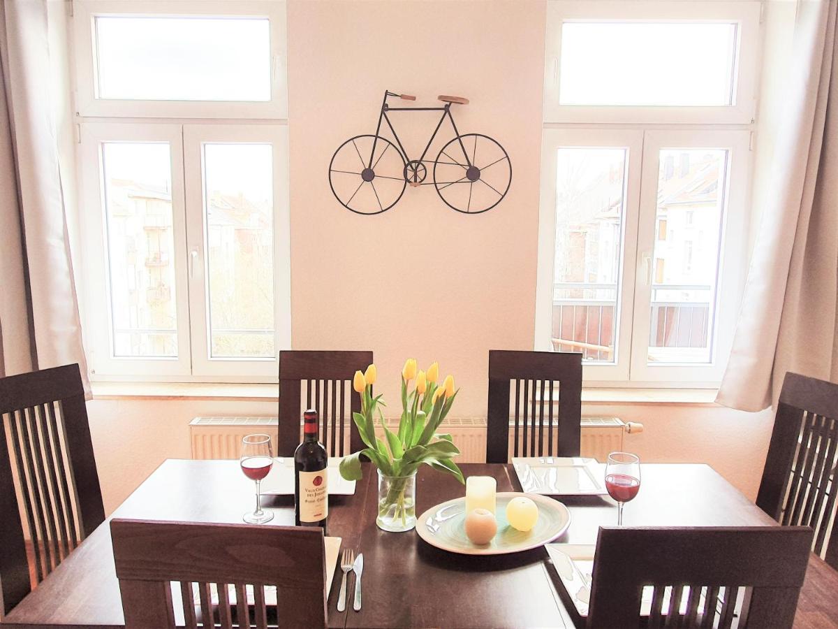 Stilvolles Mit 2 Schlafzimmern & Balkon - Nahe Flughafen, Porsche Und Messe