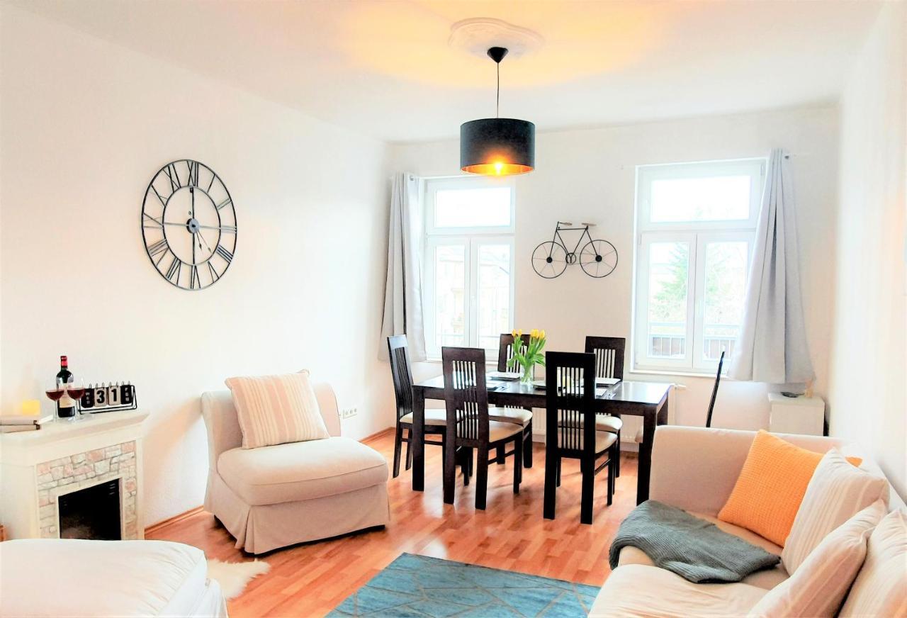 Appartement Stilvolles Mit 2 Schlafzimmern & Balkon - Nahe Flughafen, Porsche Und Messe *