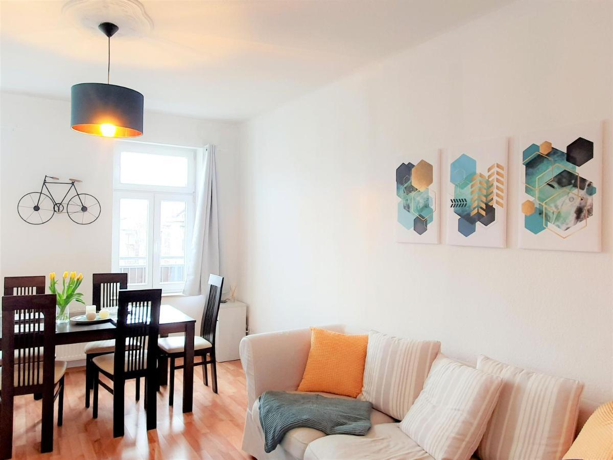 Stilvolles Mit 2 Schlafzimmern & Balkon - Nahe Flughafen, Porsche Und Messe Appartement *