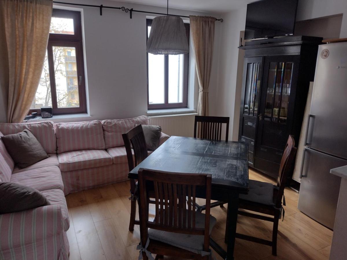 3 Raum In 2 Km Vom Stadtzentrum Entfernt Appartement *