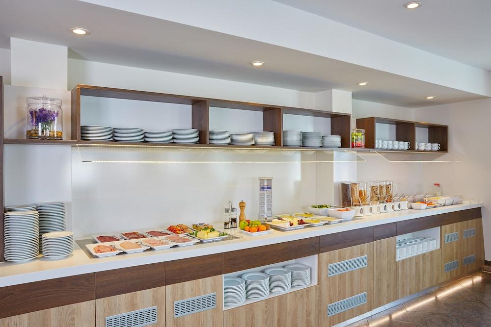 H+ Hotel 4*