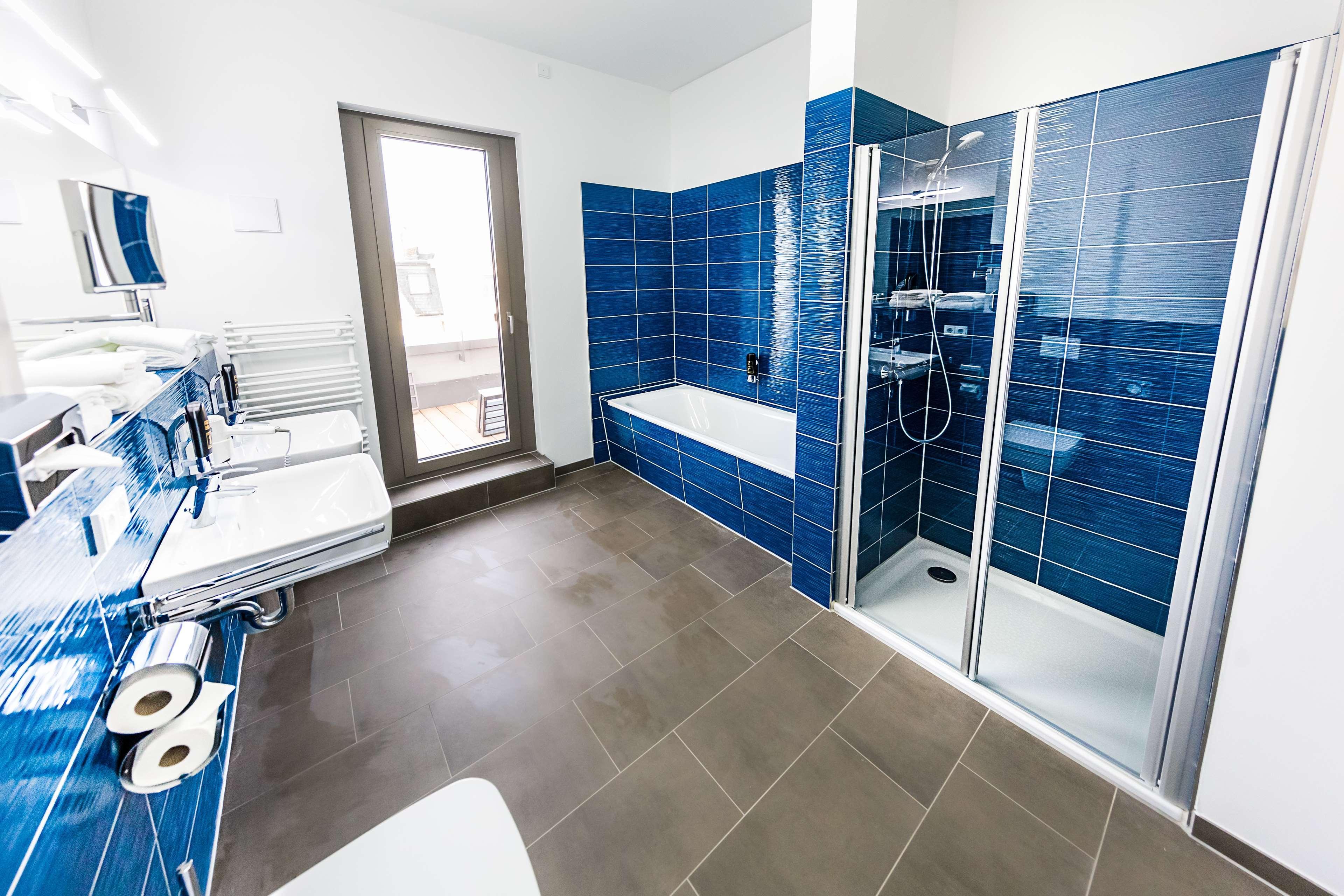 Western Royal Hotel 4*