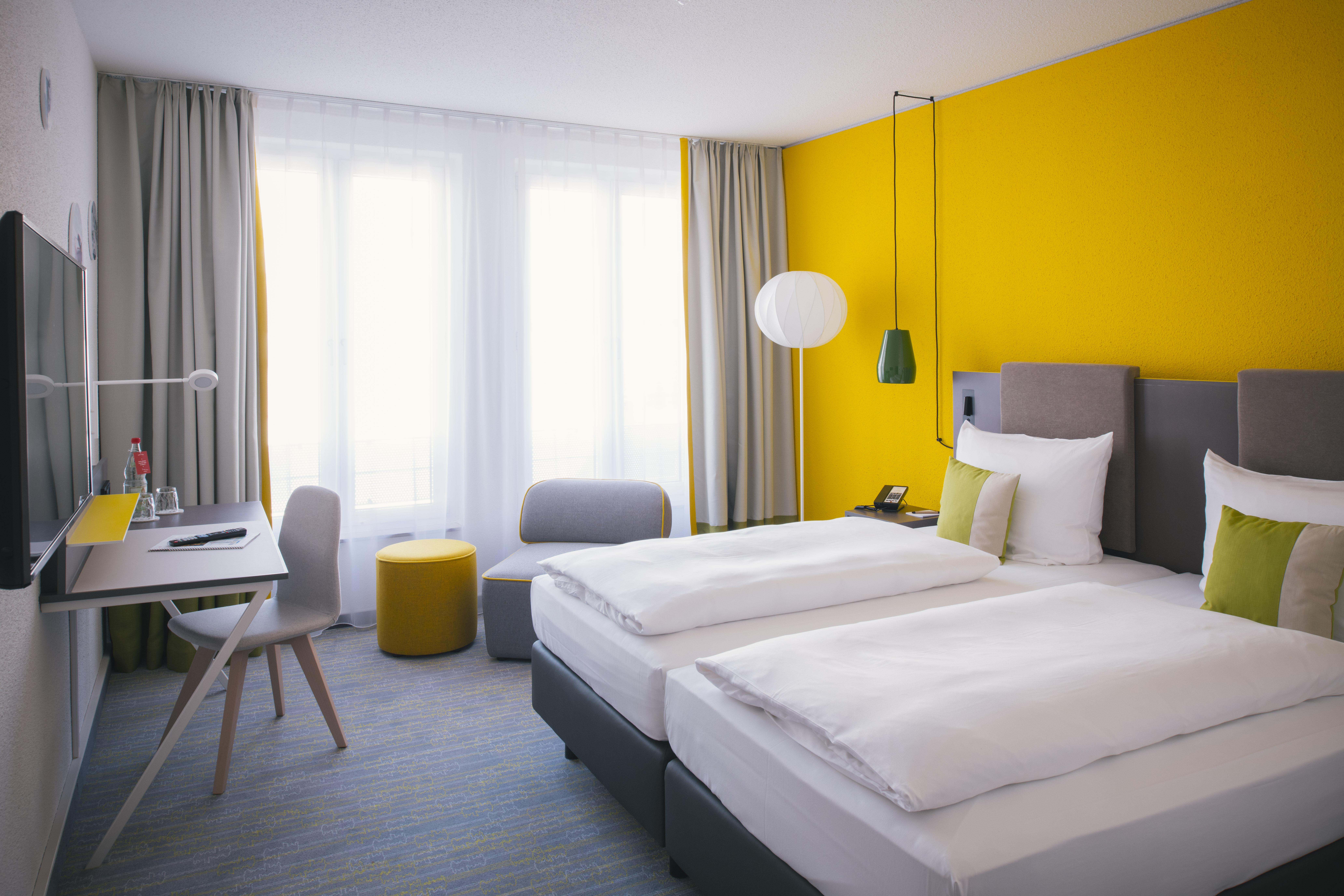 Vienna House Easy Hotel 4*