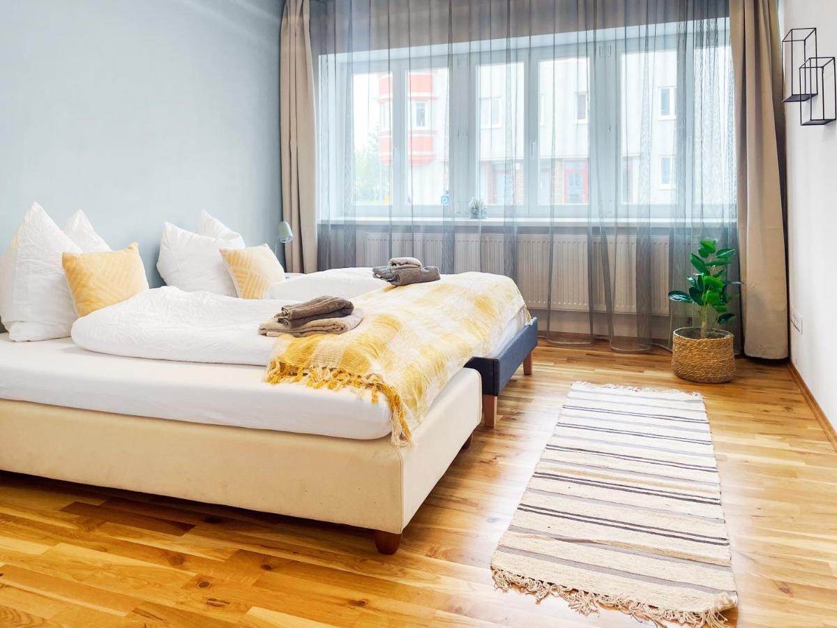 Modern Living - Hbf-naehe, Kostenl. Parken, Kueche, Balkon Apartment