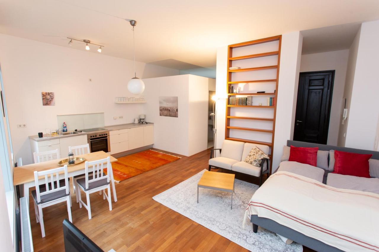 Fullhouse - - M14 - Balcony - Smarttv Apartment *