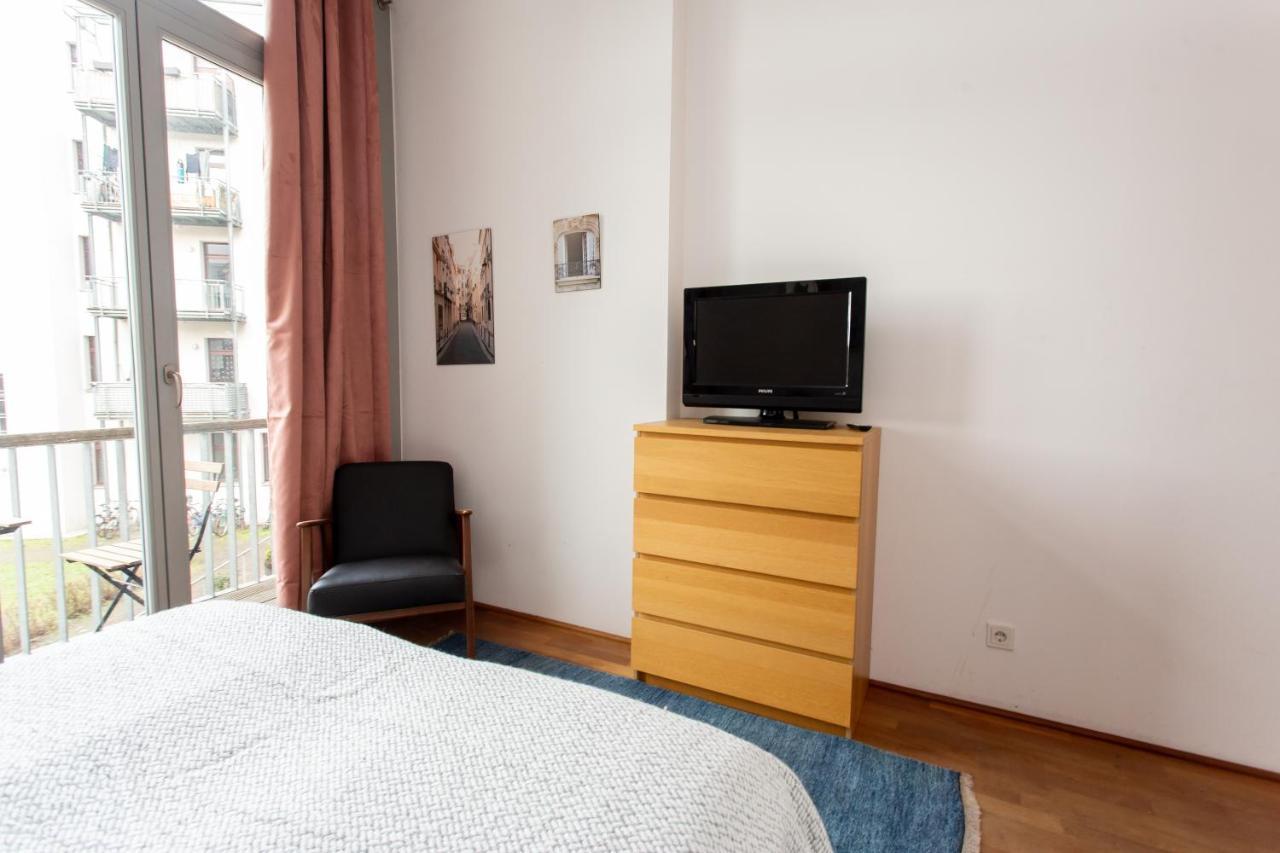 Fullhouse - - M14 - Balcony - Smarttv Apartment *