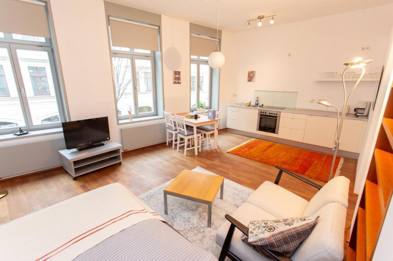 Fullhouse - - M14 - Balcony - Smarttv Leipzig