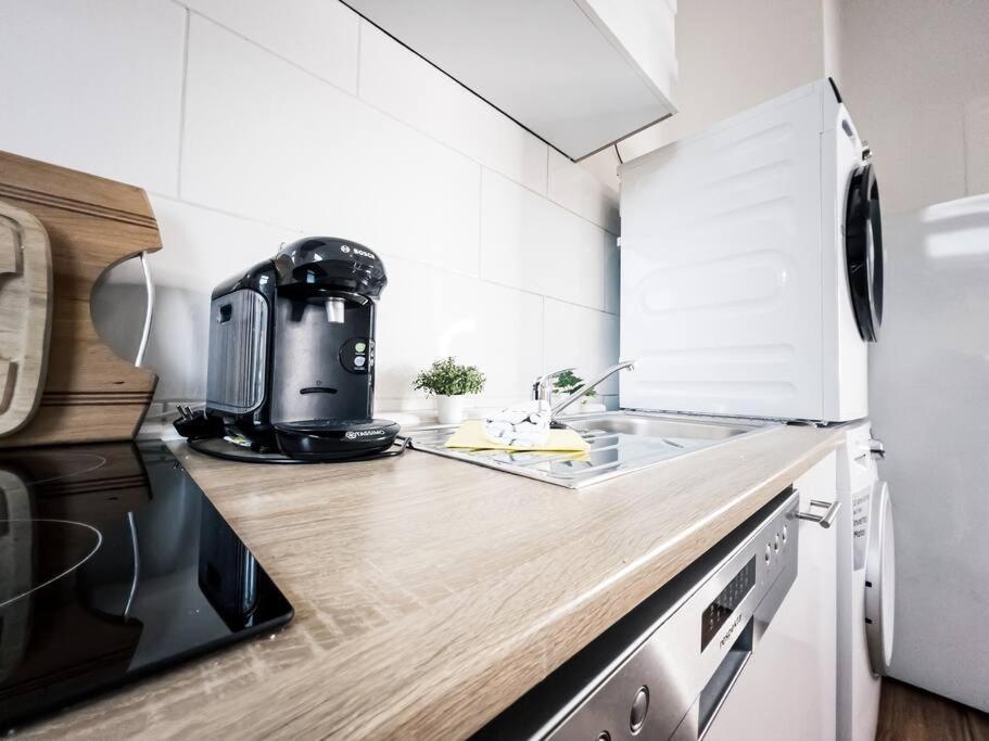 • 3 Bedroom Apt. Close To The Arena And Stadium *up To 8 People* Appartement *
