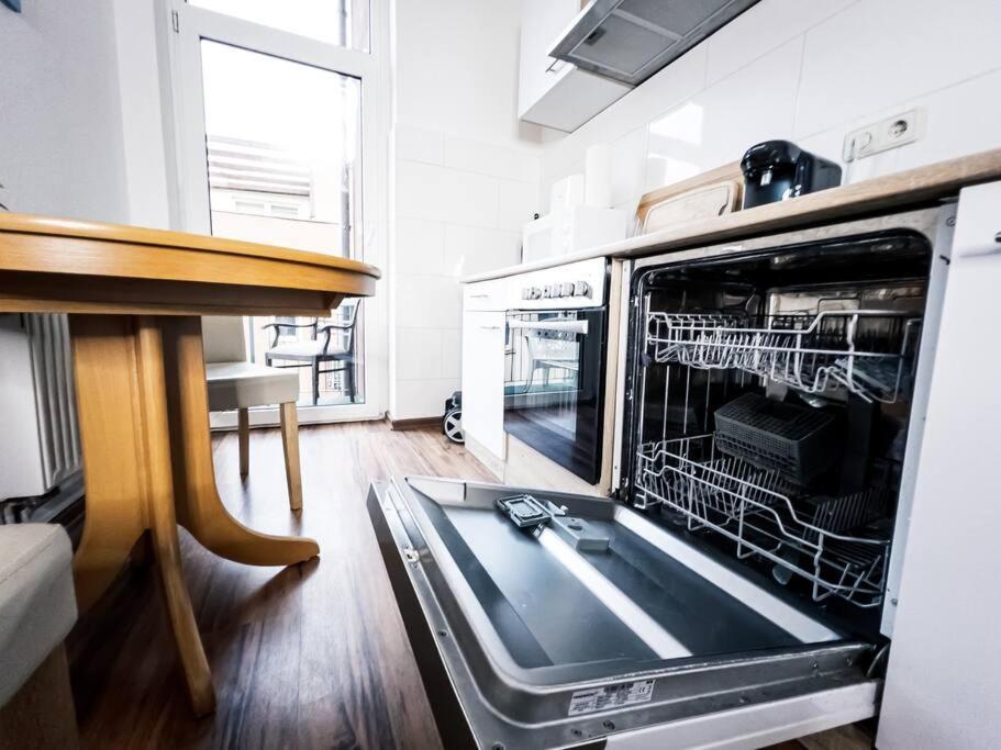 • 3 Bedroom Apt. Close To The Arena And Stadium *up To 8 People* Appartement