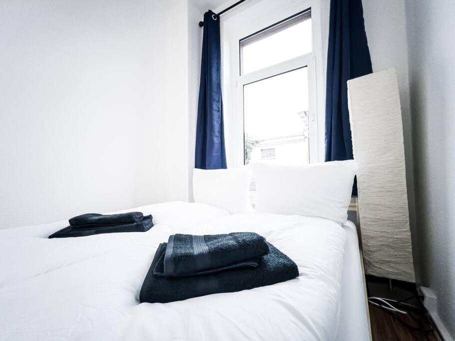 • 3 Bedroom Apt. Close To The Arena And Stadium *up To 8 People* *