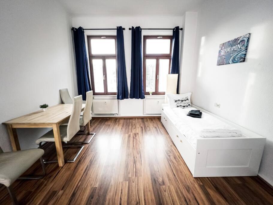 • 3 Bedroom Apt. Close To The Arena And Stadium *up To 8 People*