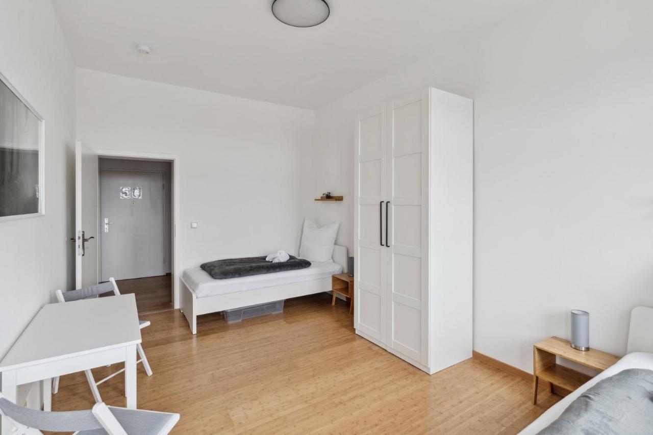Appartement Fuer 13 Gaeste, 2 Baeder, 2 Loggia's, Zentrum Ost