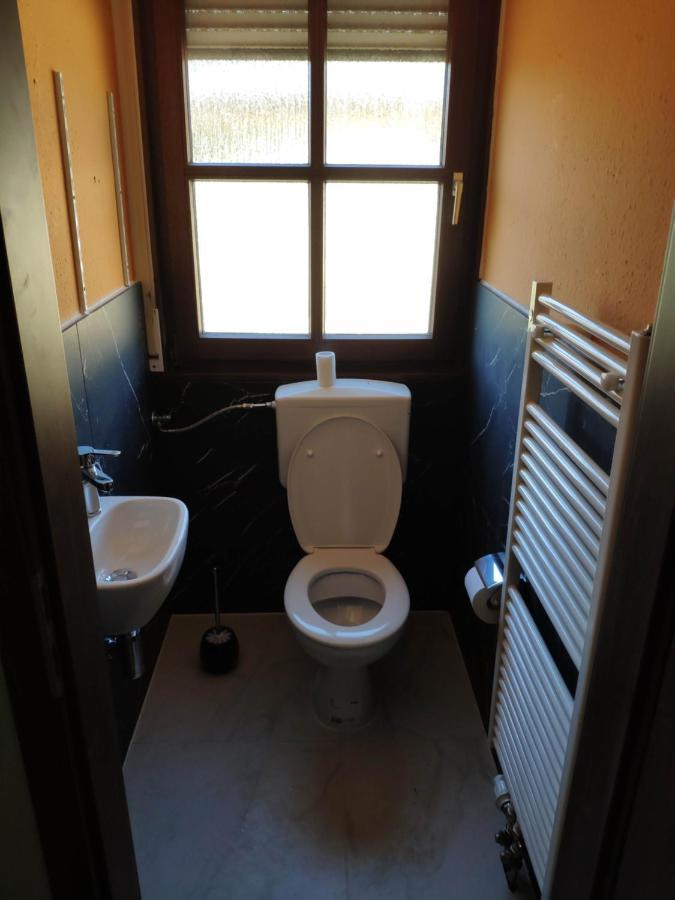 Appartement Mit 123qm Fuer 8 Personen Mit Sehr Grossem Garten, Einfache Innen-ausstattung