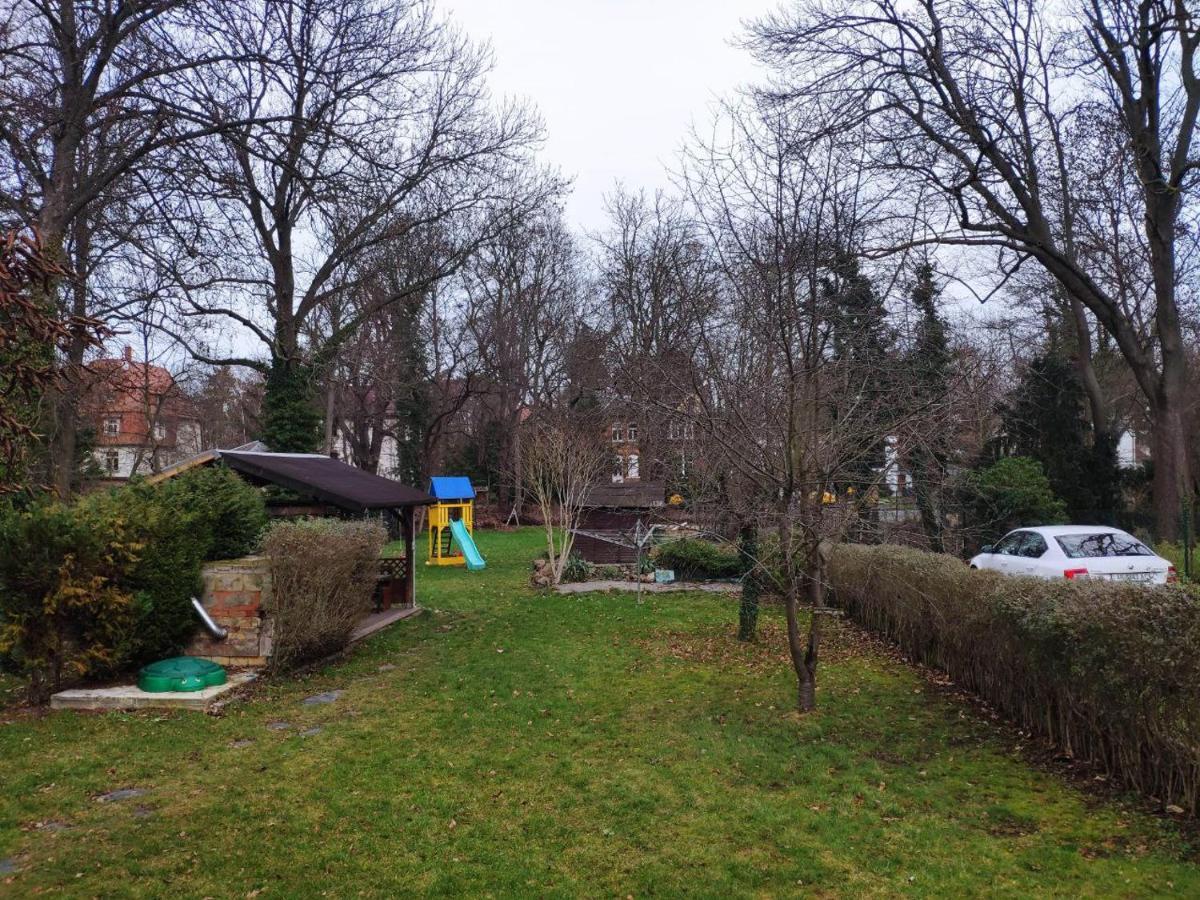 Appartement Mit 123qm Fuer 8 Personen Mit Sehr Grossem Garten, Einfache Innen-ausstattung *