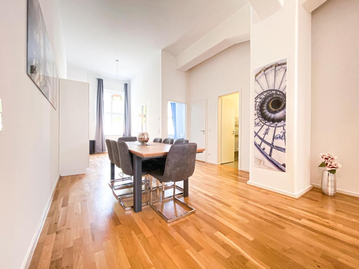 Grosse 3-raum Luxus-unterkunft Mit 2 Badern, Waschtrockner & Kostenfreier Tiefgarage In Innenstadtnahe Apartment