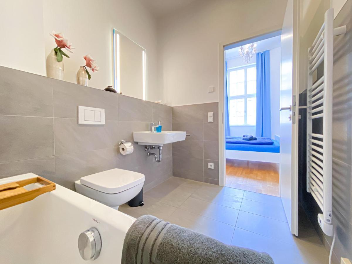 Apartment Grosse 3-raum Luxus-unterkunft Mit 2 Badern, Waschtrockner & Kostenfreier Tiefgarage In Innenstadtnahe