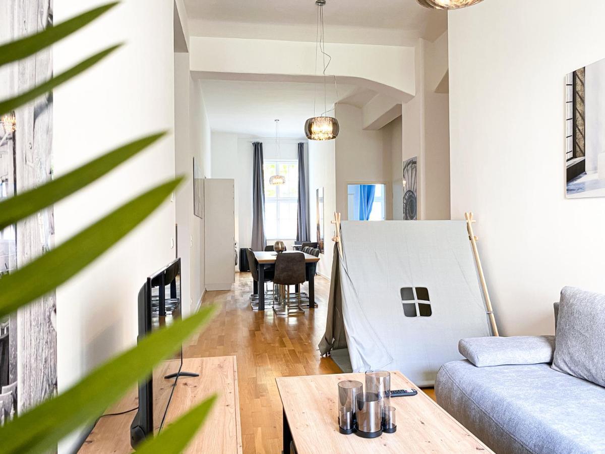 Grosse 3-raum Luxus-unterkunft Mit 2 Badern, Waschtrockner & Kostenfreier Tiefgarage In Innenstadtnahe Apartment *
