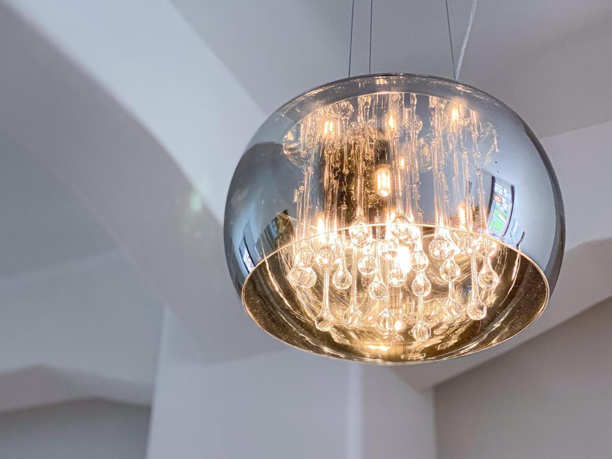 Apartment Grosse 3-raum Luxus-unterkunft Mit 2 Badern, Waschtrockner & Kostenfreier Tiefgarage In Innenstadtnahe Leipzig