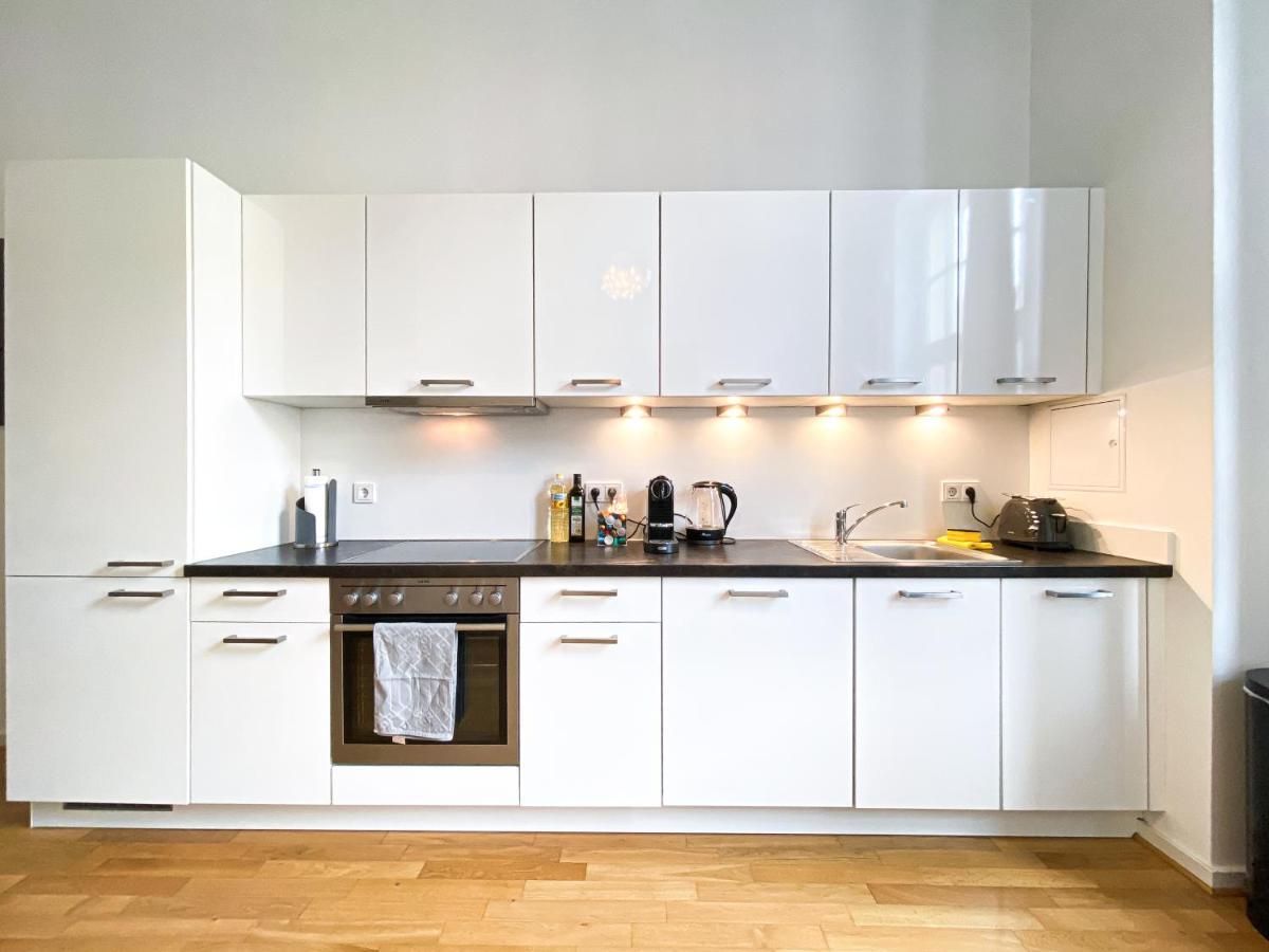 Grosse 3-raum Luxus-unterkunft Mit 2 Badern, Waschtrockner & Kostenfreier Tiefgarage In Innenstadtnahe Apartment *