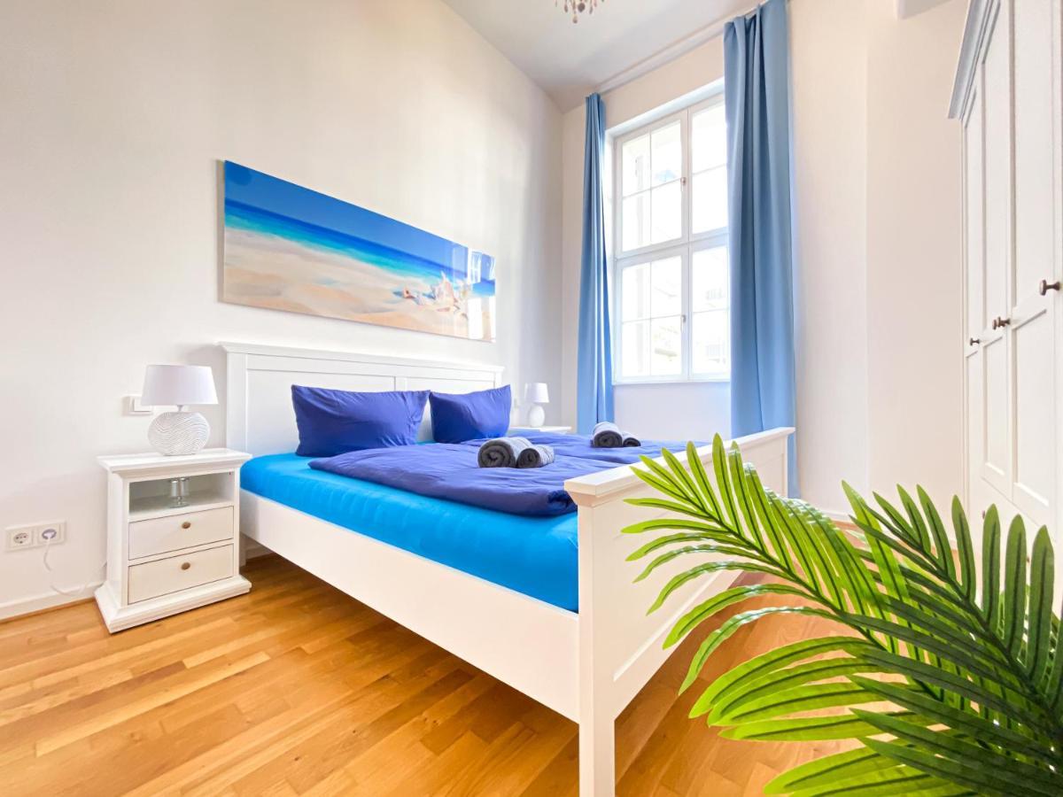 Apartment Grosse 3-raum Luxus-unterkunft Mit 2 Badern, Waschtrockner & Kostenfreier Tiefgarage In Innenstadtnahe