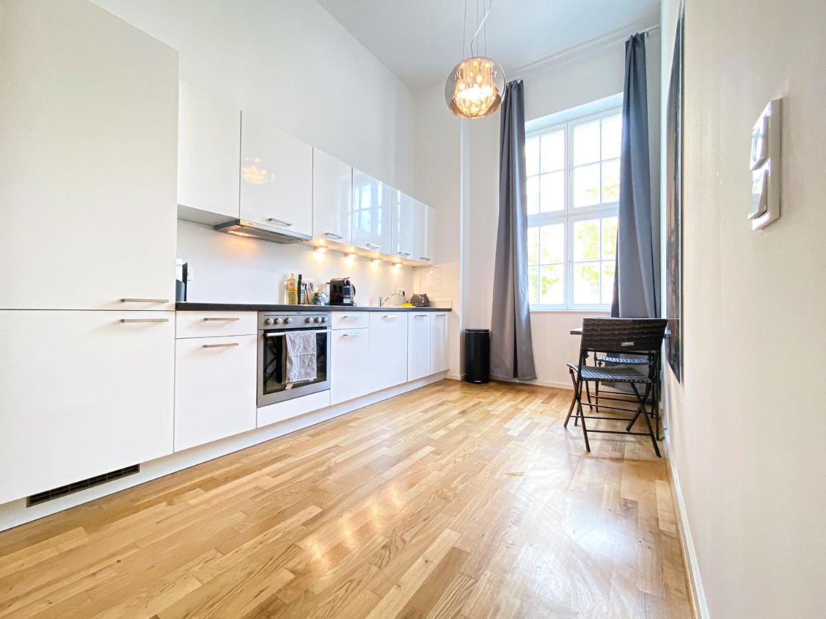 Grosse 3-raum Luxus-unterkunft Mit 2 Badern, Waschtrockner & Kostenfreier Tiefgarage In Innenstadtnahe Apartment *