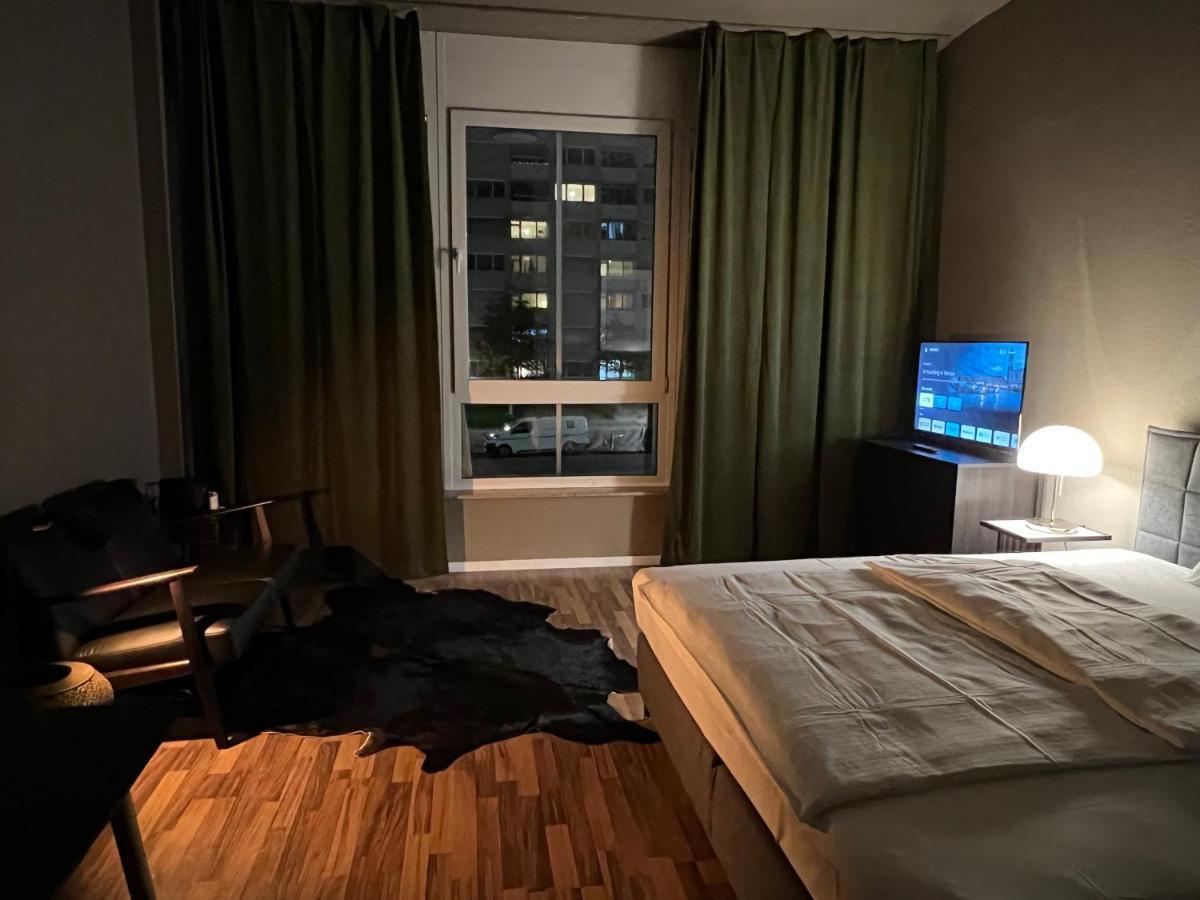 N8 - By Guest house *