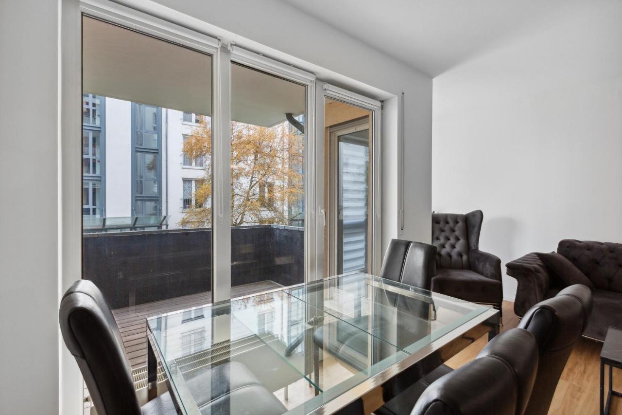 Eindrucksvolle Zwei-zimmer-wohnung Mit Balkon Und Grosser Kueche Appartement